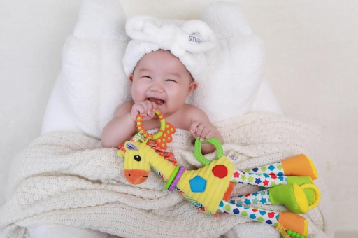 淄博三个月宝宝正确抱姿 淄博三个月宝宝正确抱姿